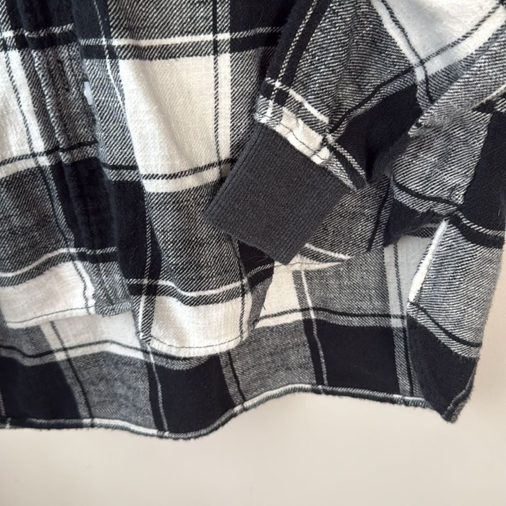 American Eagle Black + White Cotton Cozy Cabin Hooded Oversized Flannel - Picture 4 of 7